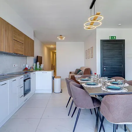 Scenic Seafront 3br By Mira
